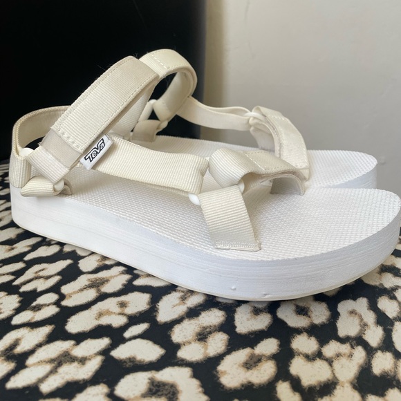 WHITE TEVAS MID FORM SIZE WOMENS 8 - Picture 1 of 5
